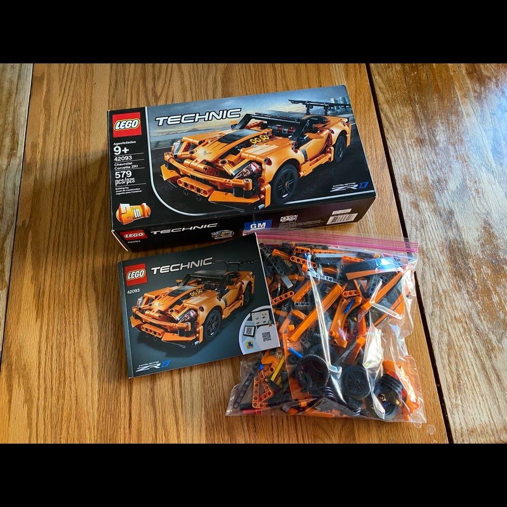 Lego Technic Chevrolet Corvette ZR1, 579 piece model 42093